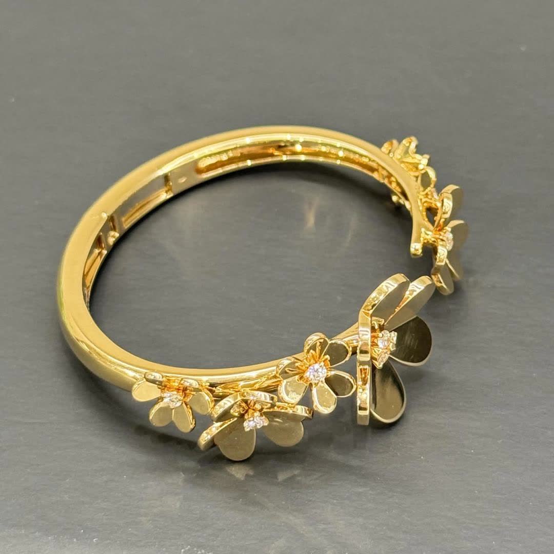 Van Cleef & Arpels Bracelet - Alhambra Design